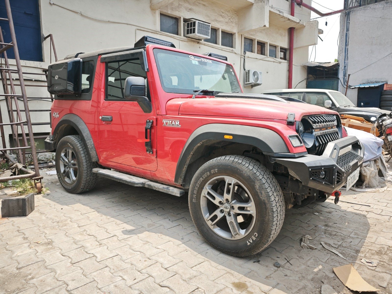 Mahindra Thar Door Hinge Step Red & Black